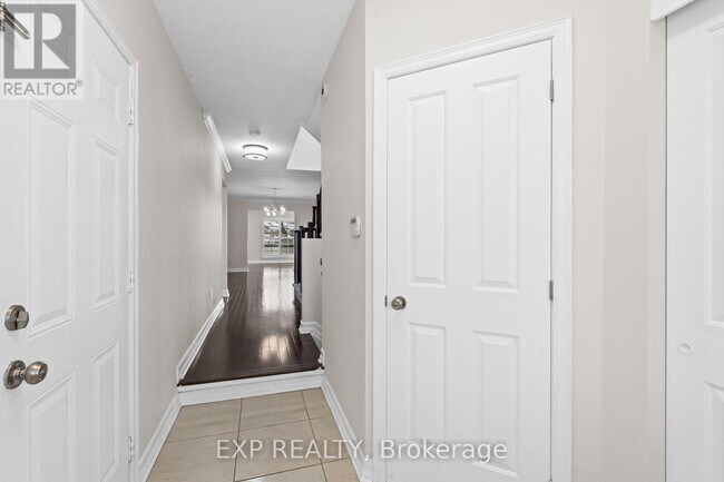 Building Photo - 552 Ashbourne Crescent