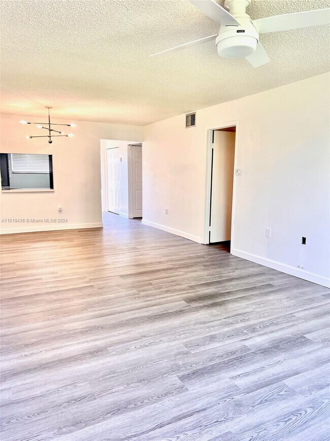 Foto del edificio - 7450 NW 17th St