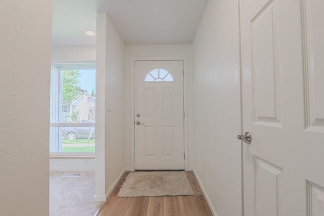 Building Photo - 1418