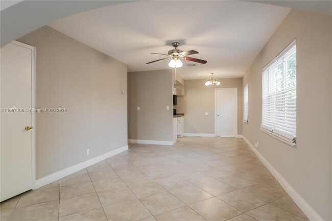 Building Photo - 417 SW 22nd Terrace