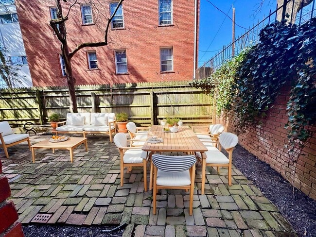 Foto del edificio - 4024 Calvert St NW