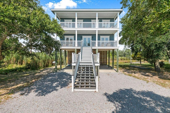Foto del edificio - 8008 Belle Fontaine Dr