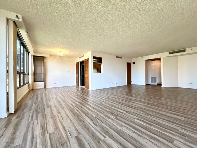 Foto del edificio - Punchbowl- Continental Plaza: Large 2BR, 2...