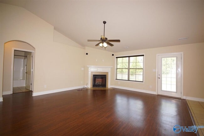 Building Photo - 115 Swan Pond Dr