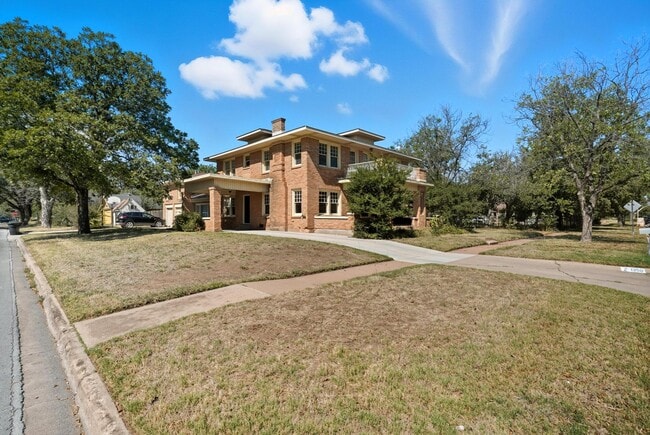 Building Photo - 1350 Amarillo St