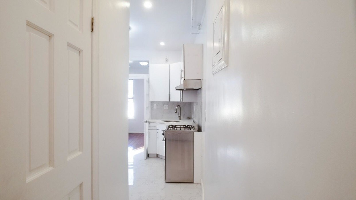 Primary Photo - 132 N 1st St