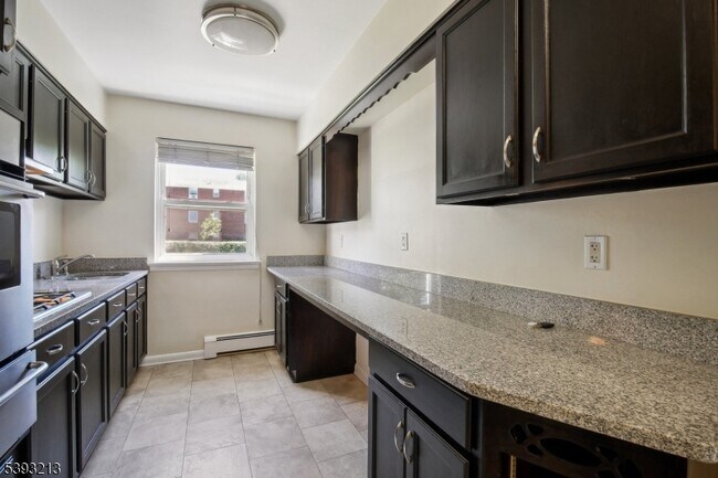 Foto del edificio - 300 Claremont Ave