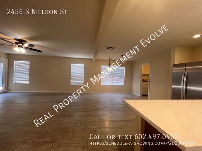 Foto del edificio - 2456 S Nielson St