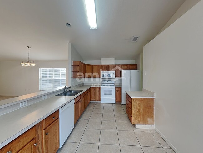 Building Photo - 1144 Jaybee Ave