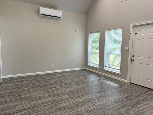 Building Photo - 220 St Croix Dr