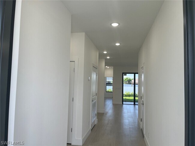 Foto del edificio - 1831 Embers Pkwy W