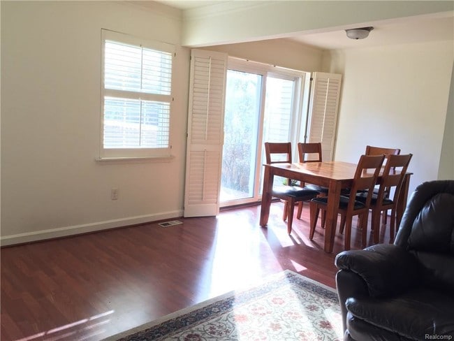 Foto del edificio - 5727 Northfield Pkwy