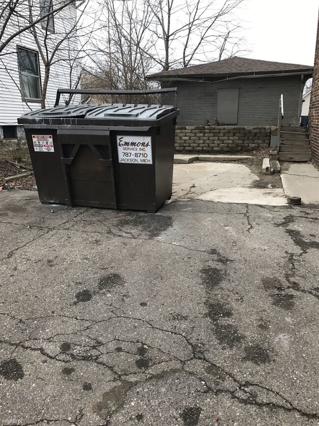 Building Photo - 504 3rd St