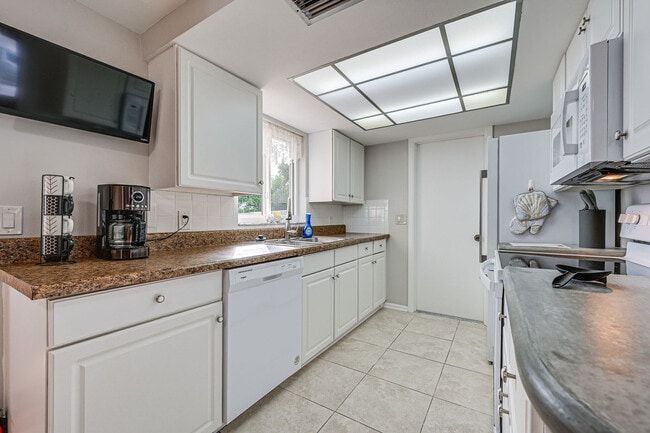 Foto del edificio - 7536 Topay Ln