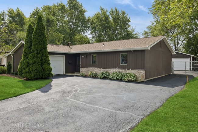 Building Photo - 985 Heartwood Ln