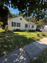 Building Photo - 5 Sherwood Rd
