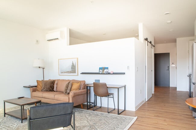 Foto del edificio - 1237 N Van Buren St