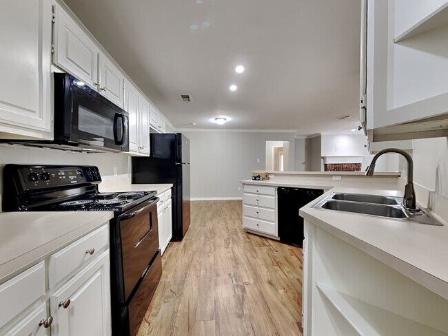 Building Photo - 3911 Honey
