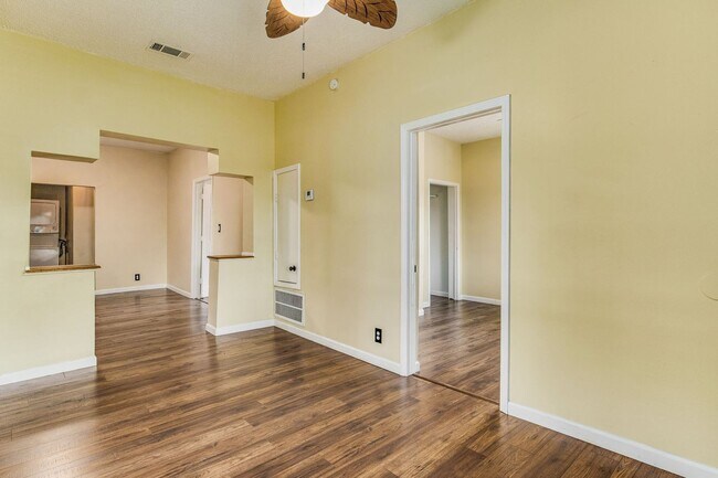 Building Photo - Downtown Home with Convenient Access