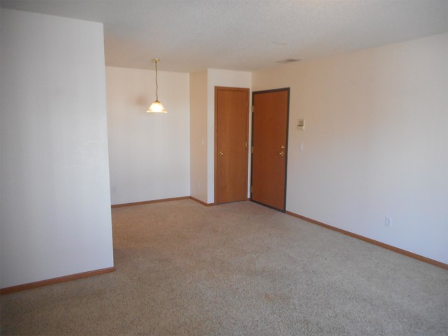 3517 Queen Dr Sw Unit 3517-5, Cedar Rapids, Ia 52404 - Room For Rent In 