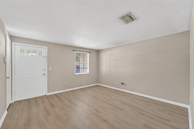 Foto del edificio - 1712 Village Ct