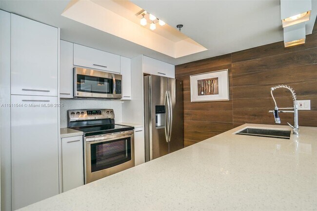 Foto del edificio - 7601 E Treasure Dr