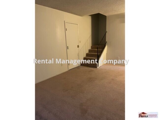 Foto del edificio - Back on market! New flooring/paint.  Move in special-$2500