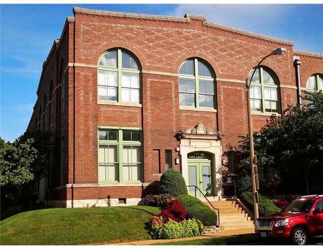 Building Photo - 4242 Laclede Ave