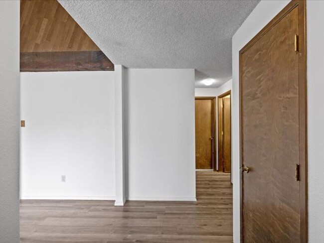 Building Photo - 311 Seaside Ct