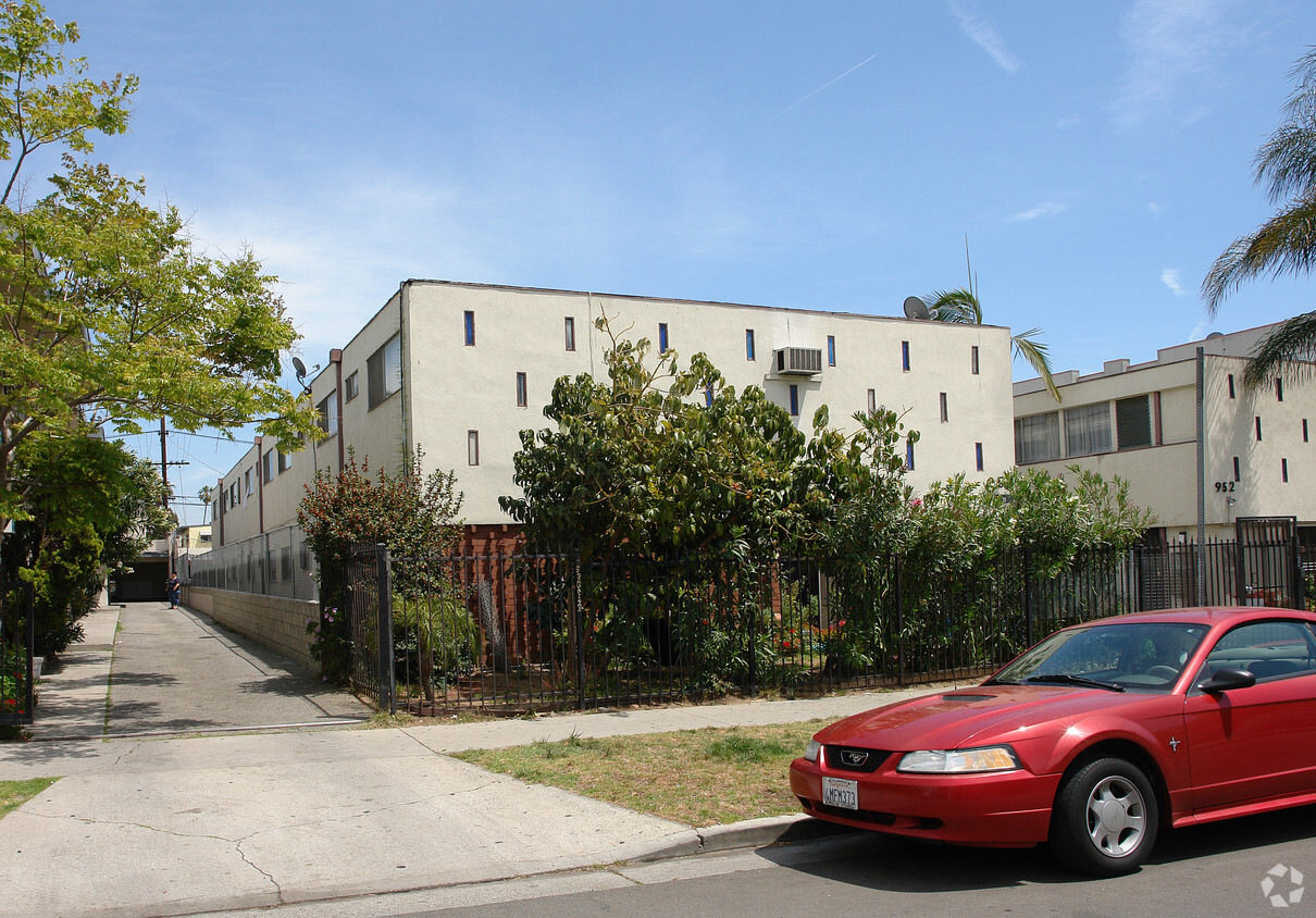 Building Photo - 958 N Ardmore Ave