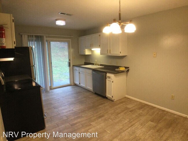 Foto del edificio - 107 Lovely Mt Dr