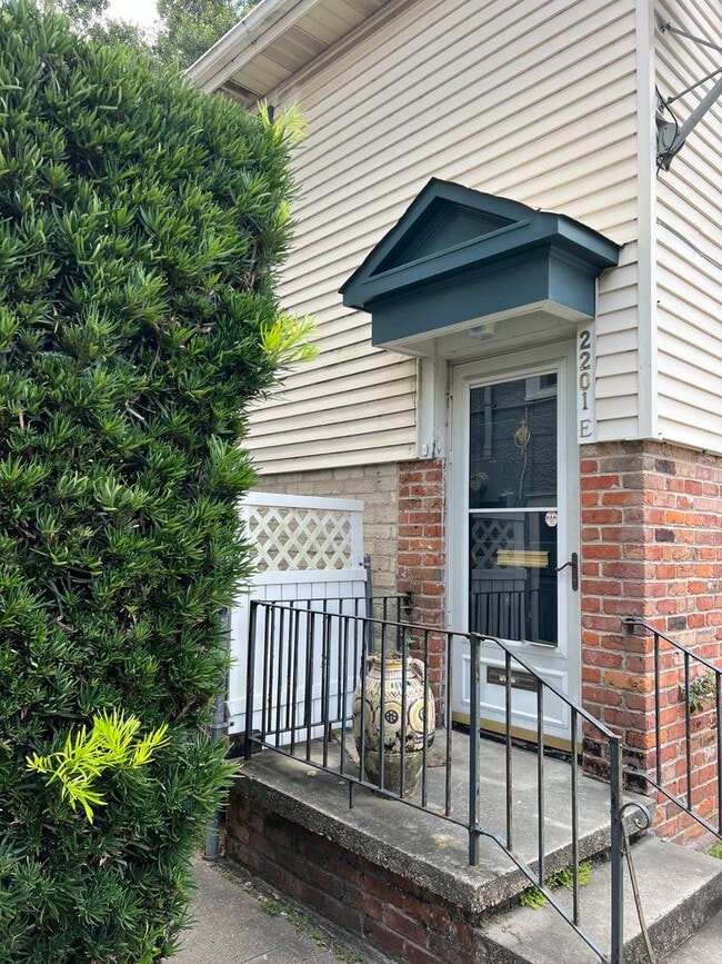 Photo - Newly Renovated 3 Bed, 2 Bath Near Campus Apartment