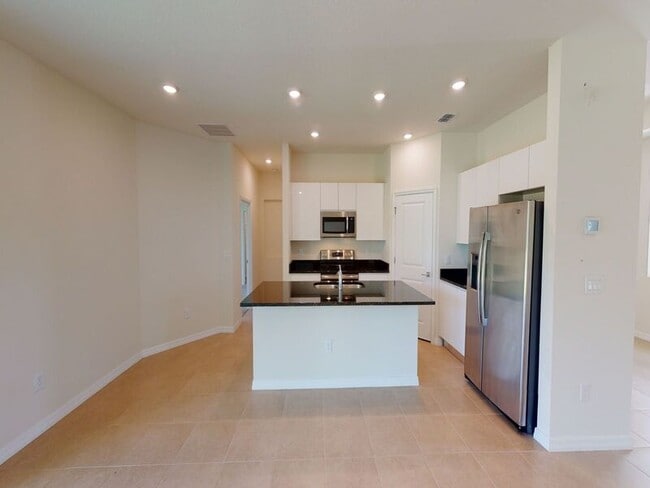 Building Photo - 351 San Filippo Dr SE