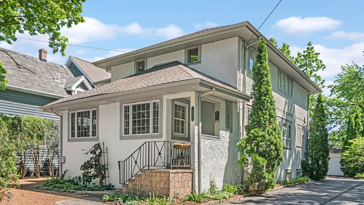 Primary Photo - 886 Willow Rd