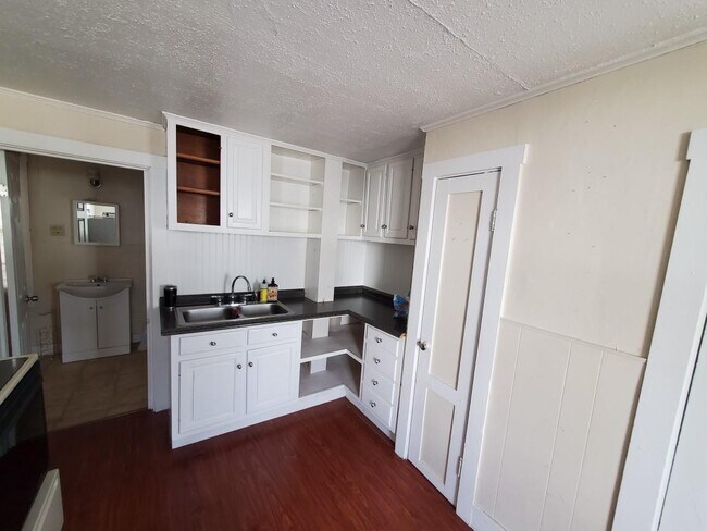 Kitchen - 51 Bowdoin St