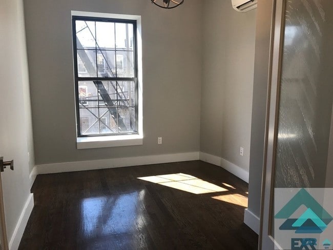 Foto del edificio - 2164 Fulton St