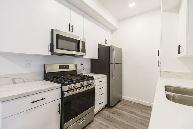 Interior Photo - 2820 Sawtelle Blvd