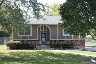 Building Photo - 10636 N Grand Ave