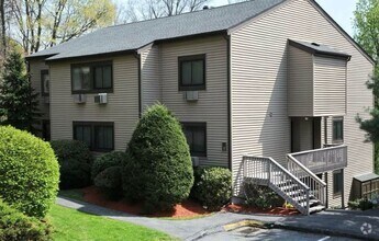 Building Photo - 205 Village Dr