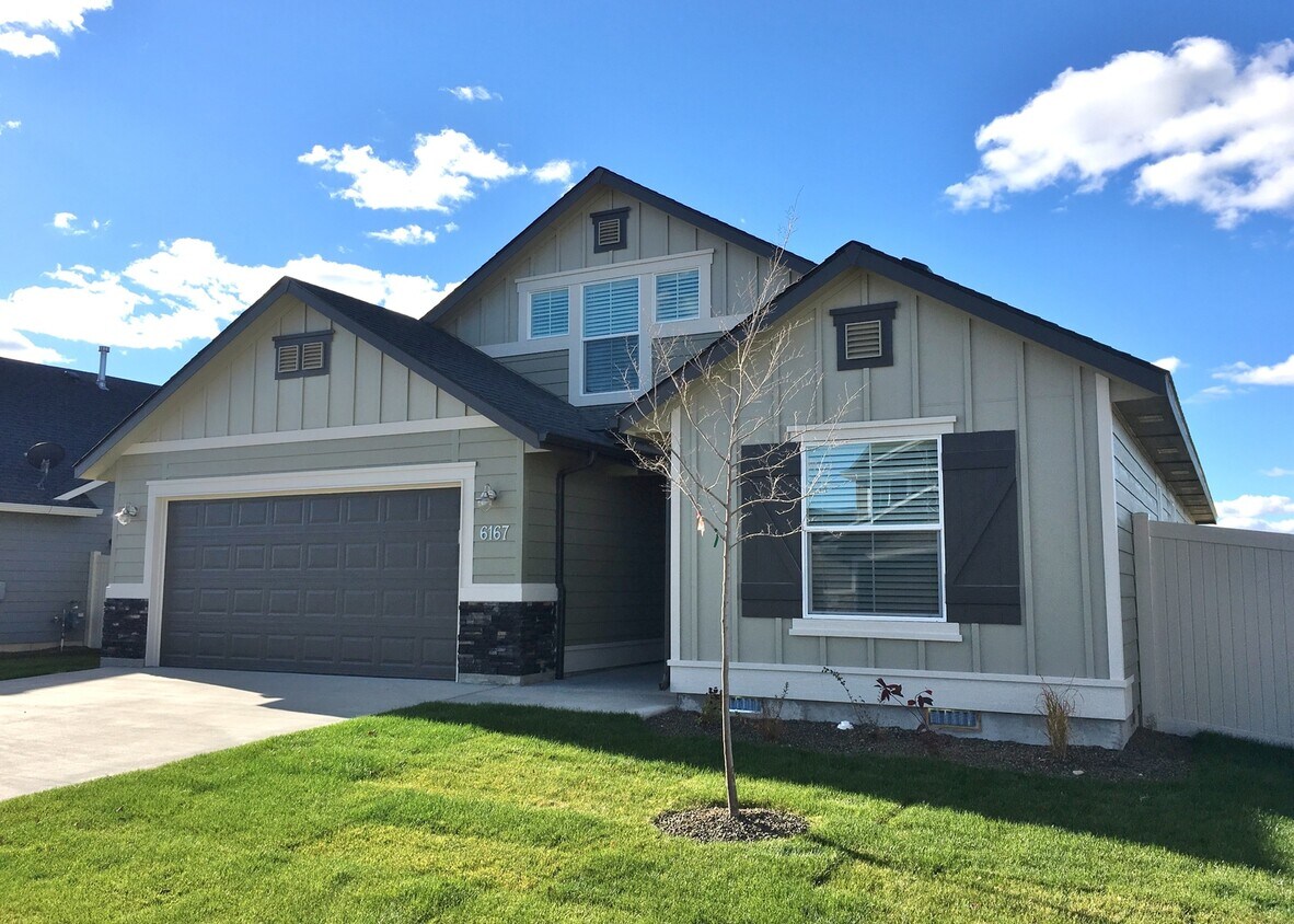 Foto principal - Beautiful home with 3bd 2ba and bonus room...