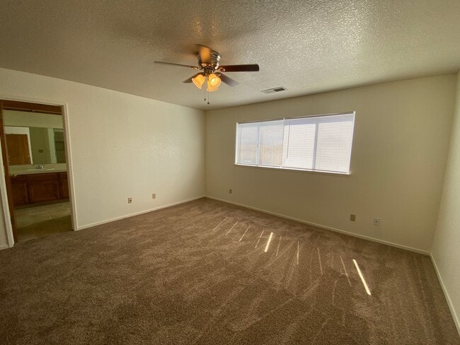Foto del edificio - REDUCED!!  3 Bedroom 2 Bath with POOL!