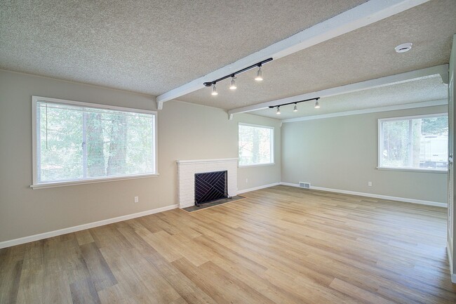 Building Photo - 3bd/1.75ba Bellevue Home