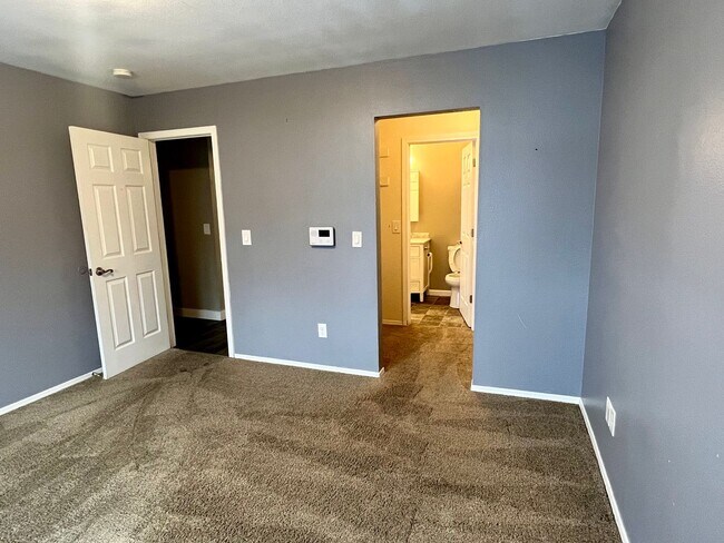 Foto del edificio - 4 bedroom, updated southside home