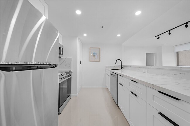 Building Photo - 7601 E Treasure Dr