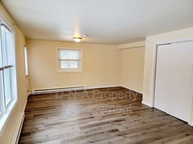 Building Photo - 122 Maggie Way