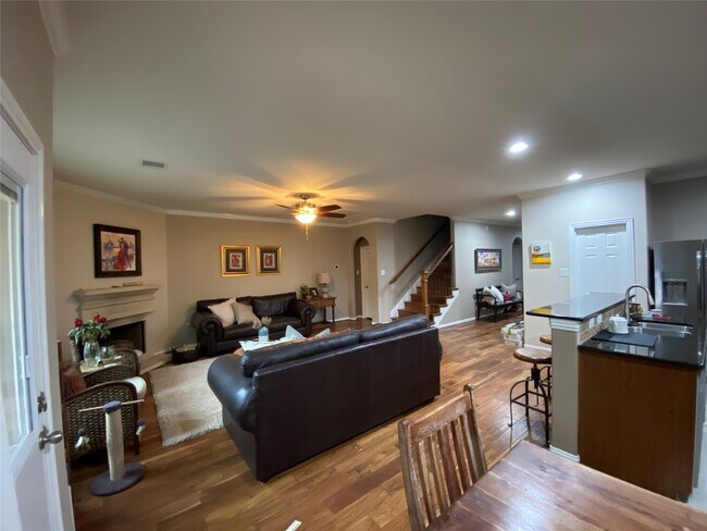 Foto del edificio - 110 N Hawkhurst Cir