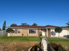 Building Photo - 756 SW Del Rio Blvd