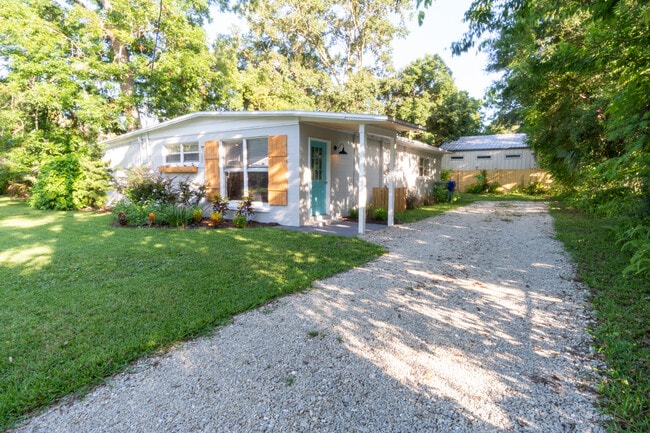 Building Photo - 243 Ravenswood Dr