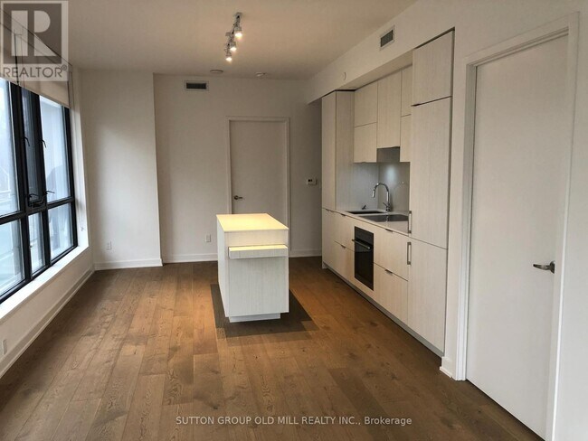 Photo du bâtiment - 1990 Bloor St W