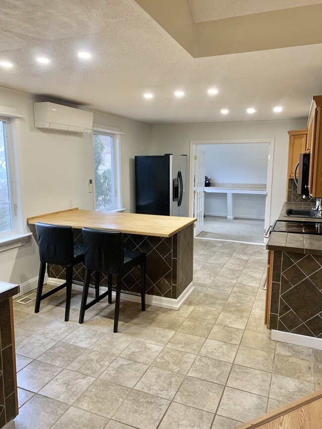 Building Photo - 756 Stream Rd